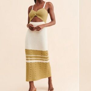 Elegant Two-Tone Maxi Dress